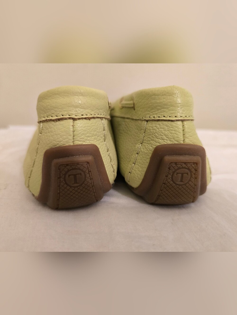 Talbots Women’s Citron Green Perforated Leather Moccasin Loafers Size 9.5 - Picture 4 of 8